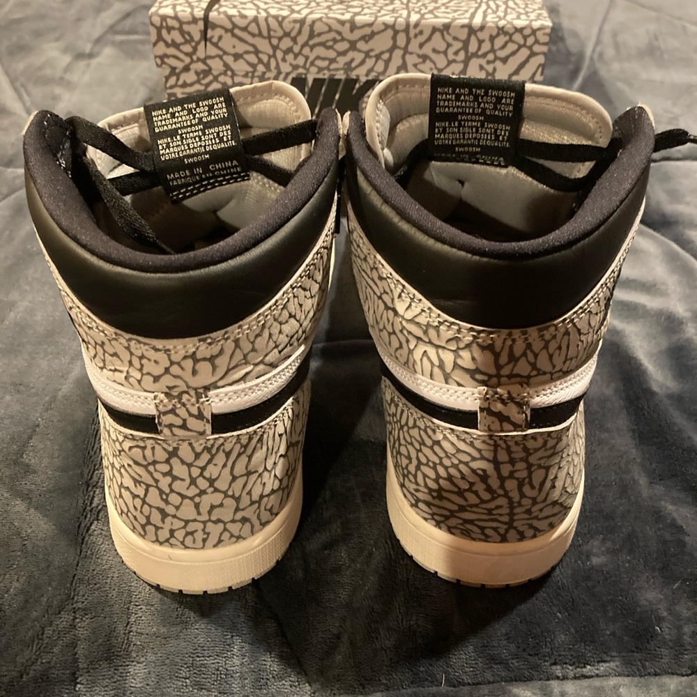 Nike Air Jordan 1 Retro High - Picture 4 of 5